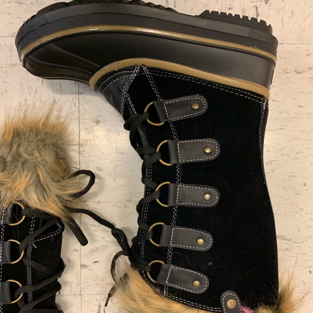 Women’s cold weather faux fur duck style boot. - Picture 3 of 6